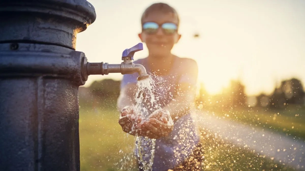 Hydration  | 10 Summer Hacks That Will Get You Through The Hottest Season | Zestradar