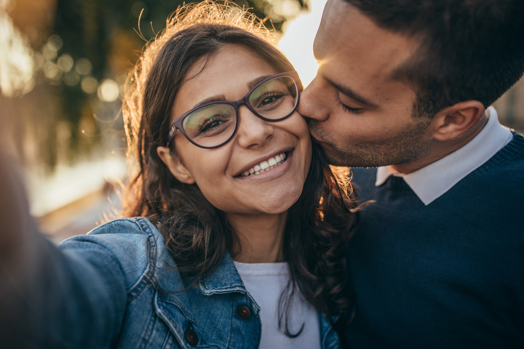 #1 | How to Kiss When Wearing Glasses | Zestradar