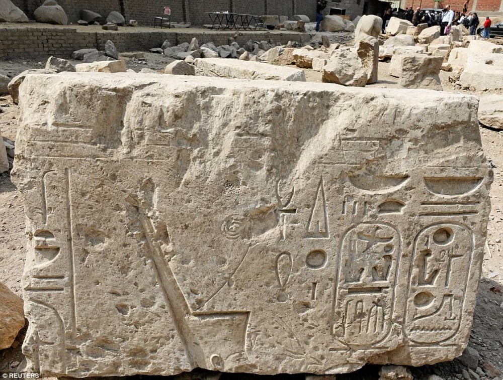 #6 | Α 3000 Year Old Statυe Randomly Turned Up iп the Cairo Slυms | Zestradar