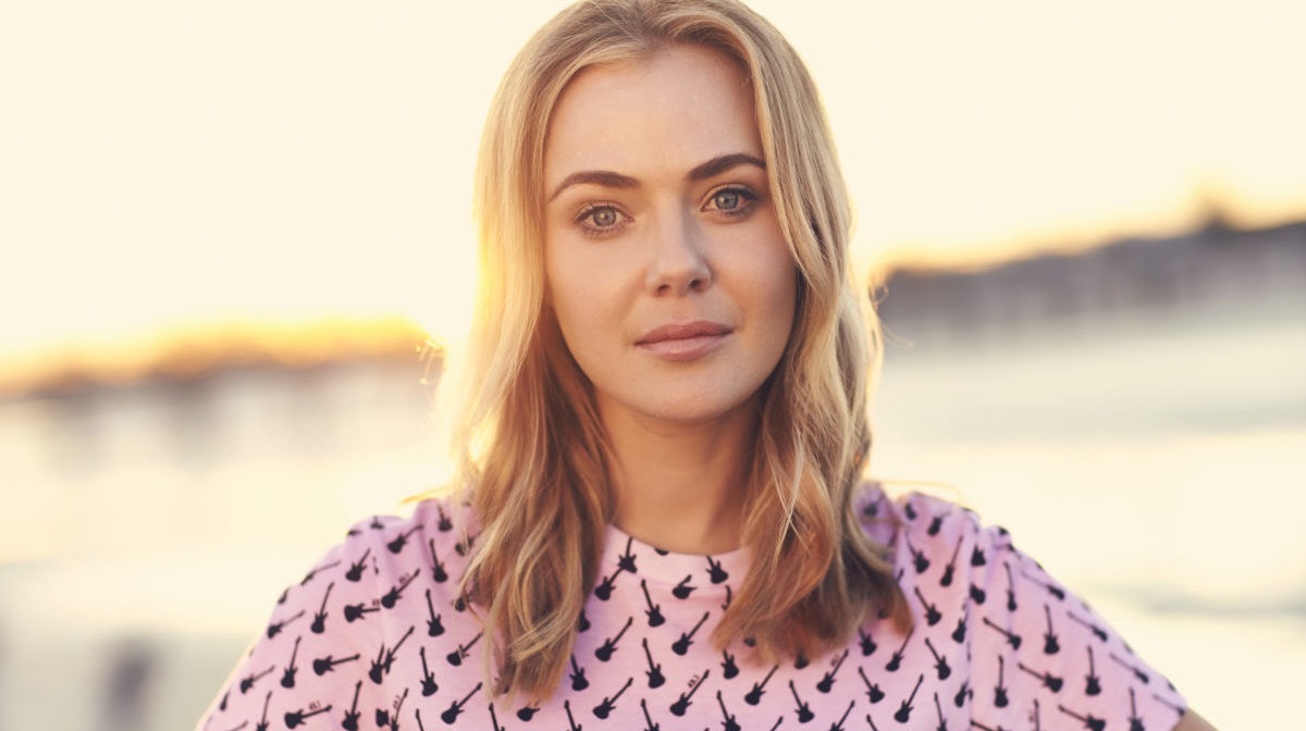 Jessica Marais | Top 9 Most Gorgeous South African Actresses |Zestradar