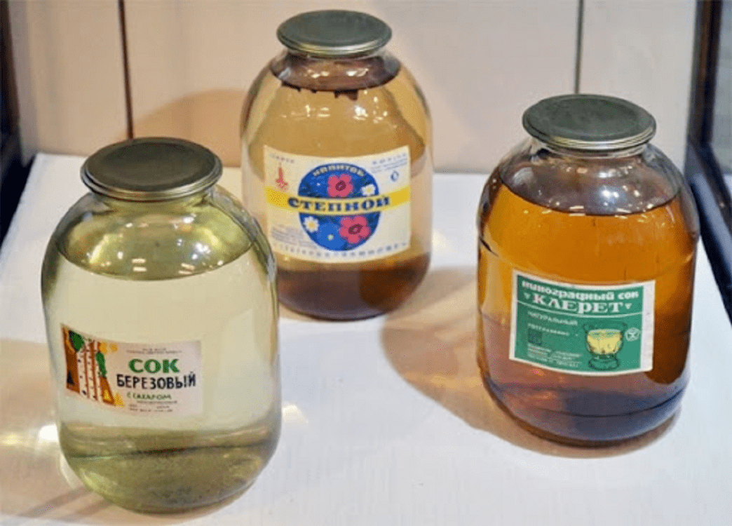 Березовый сок | Вода, макароны и морской огурец: самые странные советские консервы | Zestradar