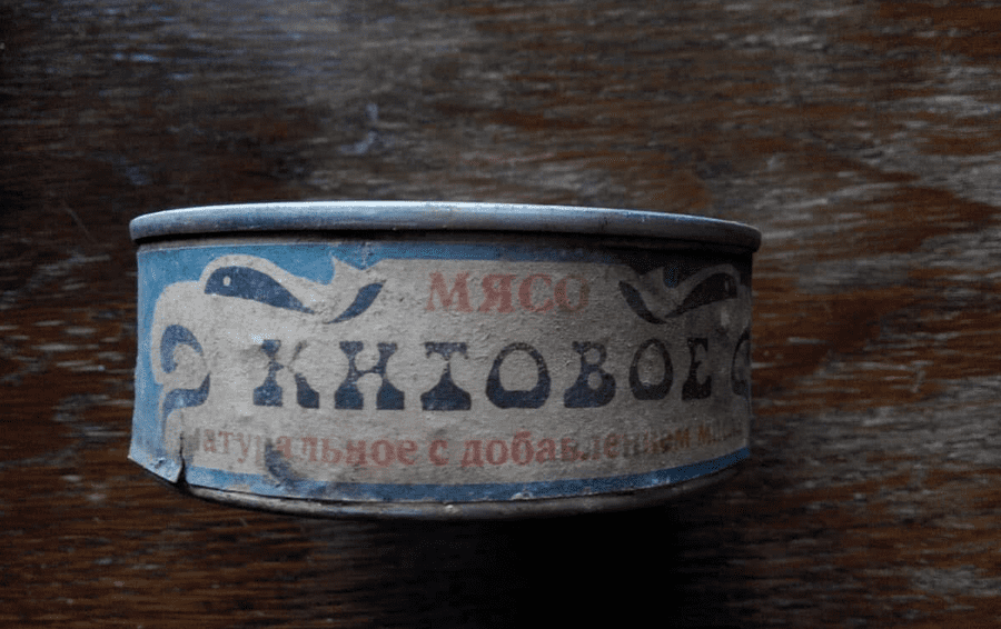 китовое мясо | Вода, макароны и морской огурец: самые странные советские консервы | Zestradar